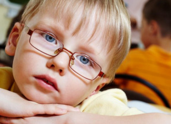 Как правильно подобрать очки и контактные линзы для ребенка