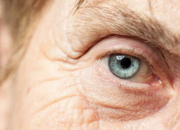 Катаракта глаза: причины и симптомы болезни, лечение и профилактика
